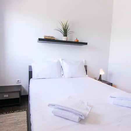 Charming 2-bedroom Flat In Downtown