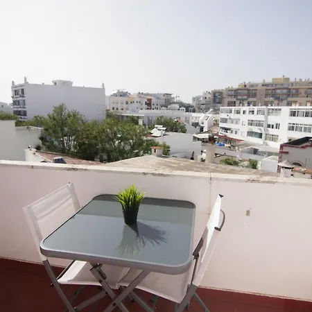 Charming 2-bedroom Flat In Downtown Apartment *