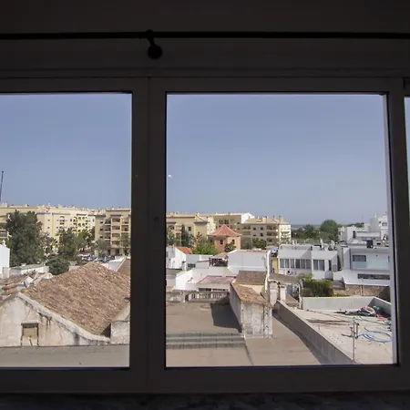 Charming 2-bedroom Flat In Downtown