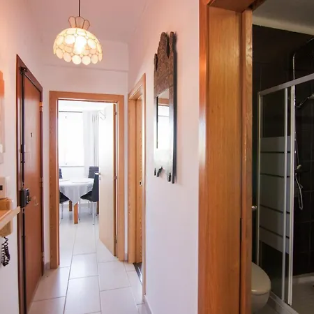 Charming 2-bedroom Flat In Downtown Apartment *