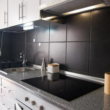 Apartment Charming 2-bedroom Flat In Downtown