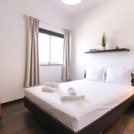 Charming 2-bedroom Flat In Downtown * ファロ