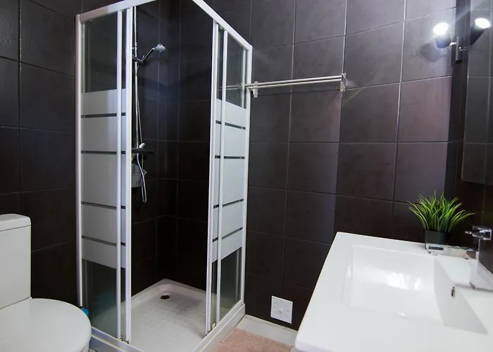Charming 2-bedroom Flat In Downtown Appartamento
