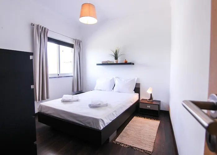 Charming 2-bedroom Flat In Downtown Appartamento