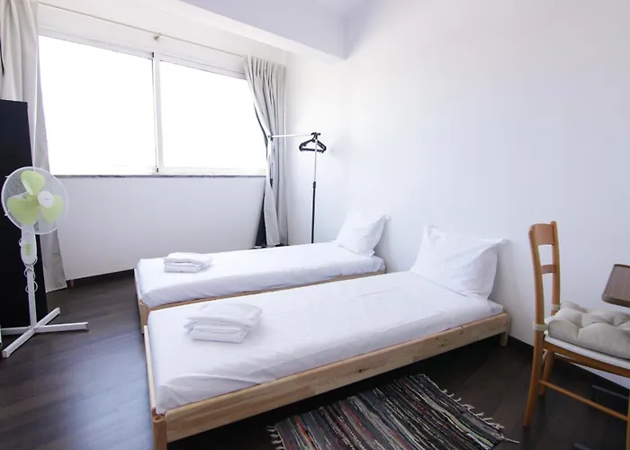 Charming 2-bedroom Flat In Downtown *