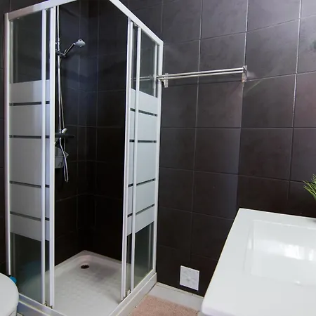 Charming 2-bedroom Flat In Downtown Apartamento