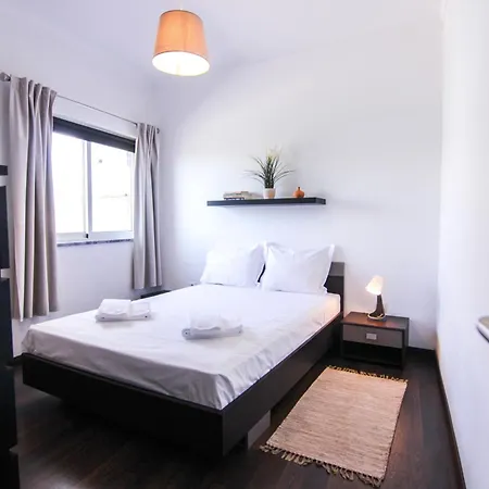 Charming 2-bedroom Flat In Downtown Apartamento